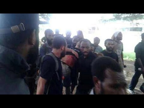 شاهد مقتل 4 أشخاص في مواجهات بين الشرطة ومتظاهرين في غينيا