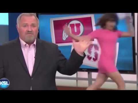 سقوط محرج لمذيعة على الهواء مباشرة