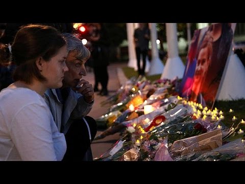 شاهد الشارع البريطاني يعيش حالة من الصدمة إثر مقتل نائبة بريطانية عُمالية