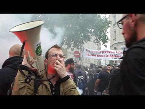 حركة وقوفًا في الليلتنظم مسيرات سلمية في فرنسا