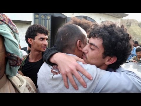بالفيديو تبادل نحو 200 اسير في اليمن
