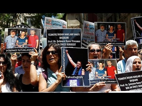 تظاهرة في إسطنبول احتجاجًا على اعتقال ثلاثة مدافعين