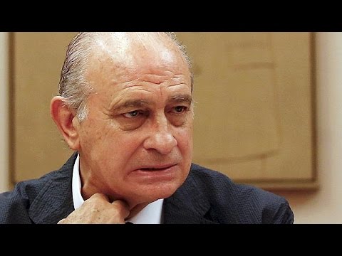 شاهد فضيحة تهز الحكومة الإسبانية