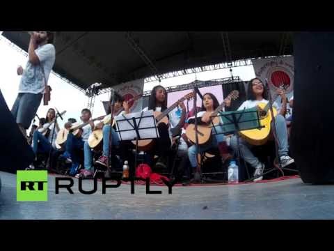 6 ملايين عازف جيتار مكسيكي يحطمون رقما قياسيا