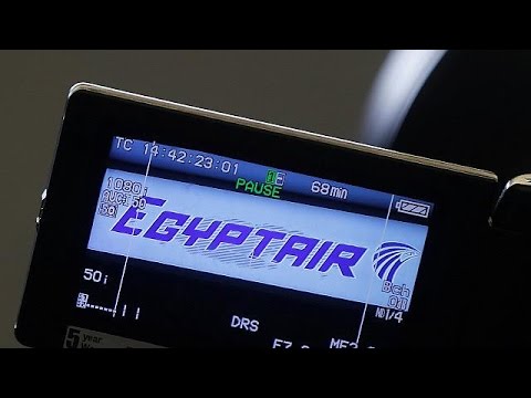 شاهد انطلاق أجهزة إنذار الطائرة المصرية بانبعاث دخان قبل سقوطها
