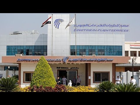 انتشال بقايا بشرية جديدة من موقع تحطم الطائرة المصرية المنكوبة