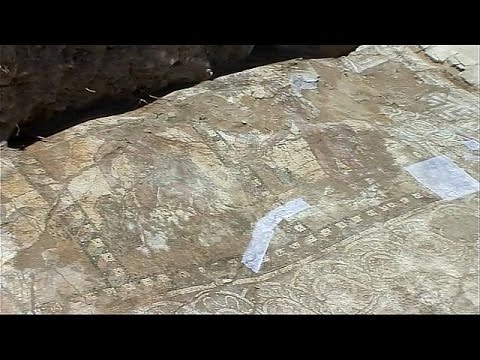 بالفيديو العثور على فسيفساء رومانية في مدينة لارنكا