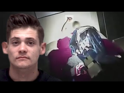 شاهد شرطي أميركي يقتحم غرفة نوم شاب ثم يقتله