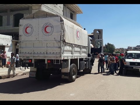 أول قافلة مساعدات منذ حزيران تدخل حيًّا محاصرًا في حمص السورية
