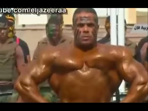 رجال الصاعقة المصرية فخر الجيش المصري يستعرضون اجسامهم أمام السيسي
