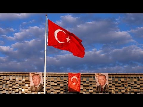 حملة تطهير في تركيا تطال التعليم والإعلام