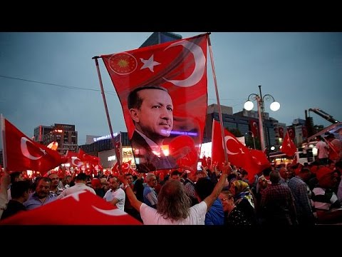 تأييد أنصار أردوغان لفرض حالة الطورائ