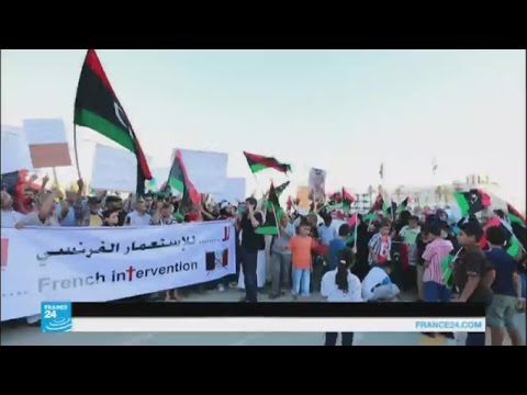 بالفيديو مظاهرات في ليبيا ضد الوجود العسكري الفرنسي على أراضيها