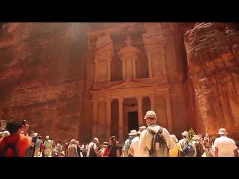 متسلقو جبال يساهمون في ترميم مدينة البتراء الأثرية في الأردن