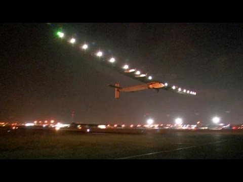 بالفيديو سولار إمبلس 2 تغادر القاهرة في اتجاه أبوظبي في رحلتها الأخيرة