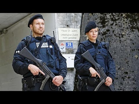 بالفيديو شاهد القبض على شاب هدّد بالهجوم على مركز تجاري في بريمن