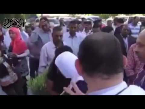 شاهد فتاة تستنجد بوزير الصحة لوفاة والدتها لكنَّه يرفض الاستماع ويهرول لسيارته