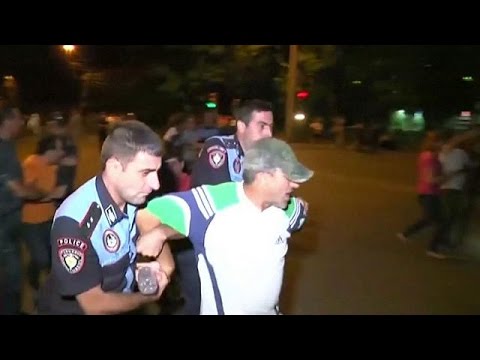 مقتل شرطي بيد معارضين في أرمينيا