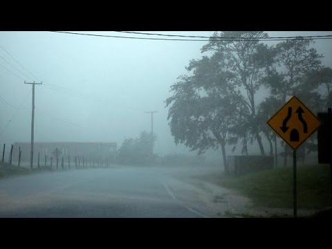 شاهد العاصفة إيرل تتحول إلى إعصار قبالة سواحل بليز