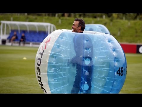 مباراة بابل فوتبول بين لاعبى برشلونة ومدربيها