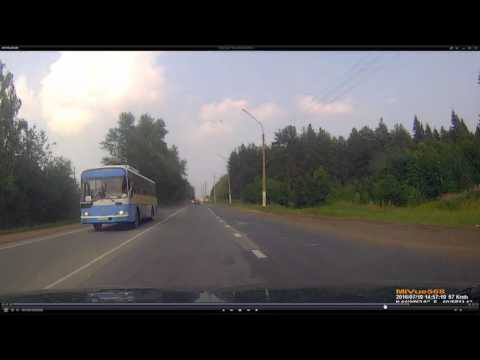 حادث سيارة عنيف لسيدة حامل أثناء عبورها الشارع