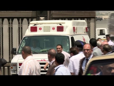 بالفيديو   جثمان العالم المصري الأميركي أحمد زويل يصل إلى القاهرة