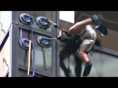 بالفيديو الشرطة الأميركية تنجح في توقيف متسلق برج ترامب