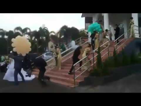 شاهد موقف مفاجئ يصيب عروسين بالرعب