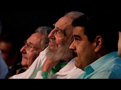 شاهد فيدل كاسترو يحتفل مع الكوبيين بعيد ميلاده التسعين