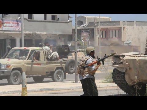 القوات الموالية للحكومة الليبية تواصل تقدمها في سرت