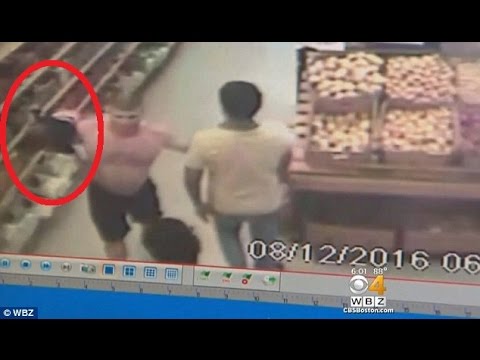 رجل يخطف طفلا بطريقة غريبة من والديه