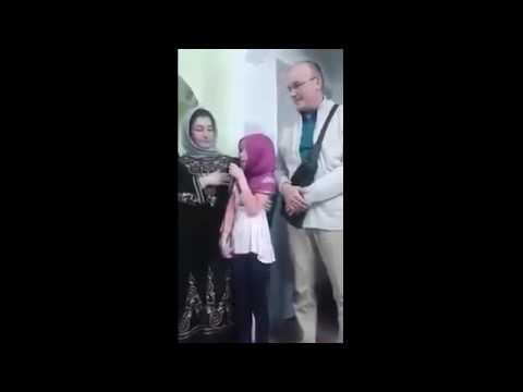 أسرة فرنسية بأكملها تدخل الدين الإسلامي