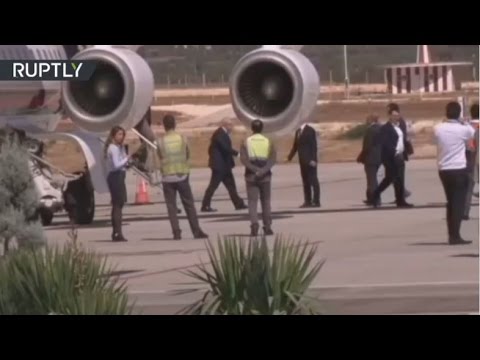 جونسون يصل إلى تركيا لزيارة مخيم للاجئين