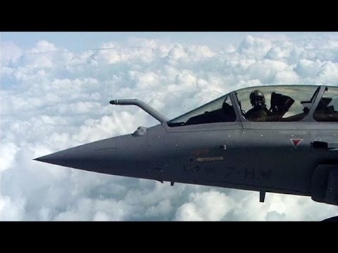 حاملة الطائرات الفرنسية شارل ديغول تبدأ أولى عملياتها