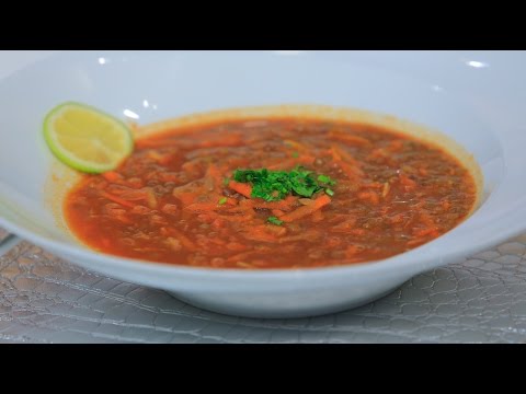 بالفيديو طريقة عمل شوربة عدس بالطماطم والزنجبيل