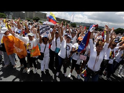 مسيرات للمعارَضة في العاصمة الفنزويلية تهدد بالعصيان المدني