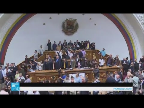 شاهد ماذا يحدث في البرلمان الفنزويلي