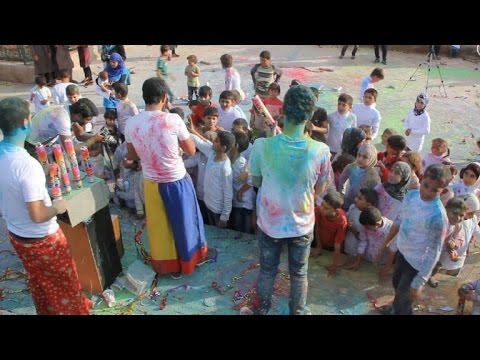 كرنفال الألوان في أطمة للترفيه عن الأطفال النازحين من داريا