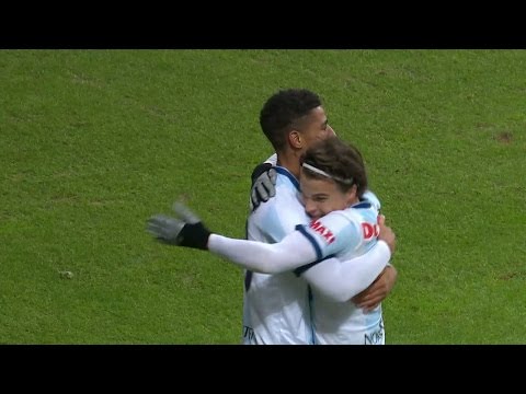 مشجّع وفي يحتفل وحده بأول فوز لفريقه منذ آب