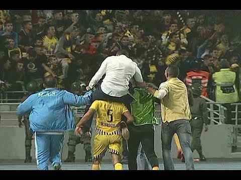 فرحة لاعبي و جماهير المغرب الفاسي بعد التأهل إلى نهائي كاس العرش