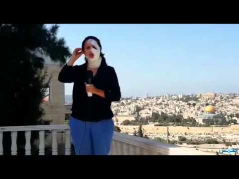 مراسلة فلسطينية تعمل رغم إحراق وجهها من قبل قوات الاحتلال