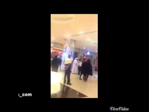 لقطات لرجل عربي يعتدي بوحشية على فتاة