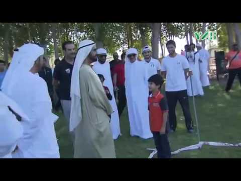 بالفيديو طفل مبدع يفاجئ حاكم دبي بقصيدة مؤثّرة