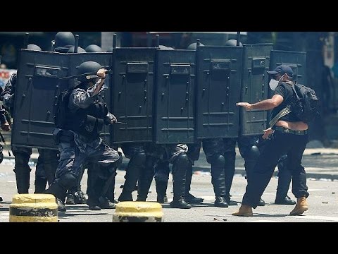 إقتحام البرلمان في البرازيل رفضًا للسياسة الحكوميّة التقشفيّة