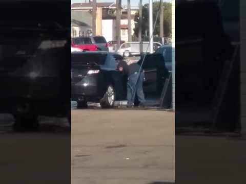 أغبى طريقة لغسل السيارة بالماء والصابون