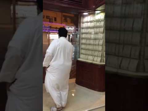 شاهد الأمطار تضع خليجيًّا في موقف مُحرج