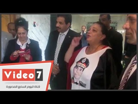 سيدة ترتدي علم مصر في مؤتمر التطرف