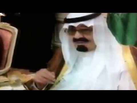 الملك عبدالله يذكره بطرافة بالضربة التي تلقاها من