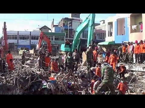 أعمال الإنقاذ مستمرة في إندونيسيا