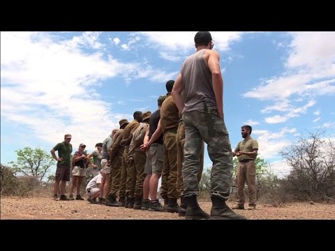 مقاتلون قدامى يخوضون حربا في جنوب أفريقيا